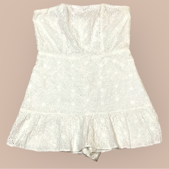 NWOT Altar'd state Baylyn Eyelet Romper - Picture 4 of 9